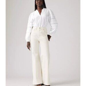 NWT Levi's Women's Cream Flare Jeans 29x30